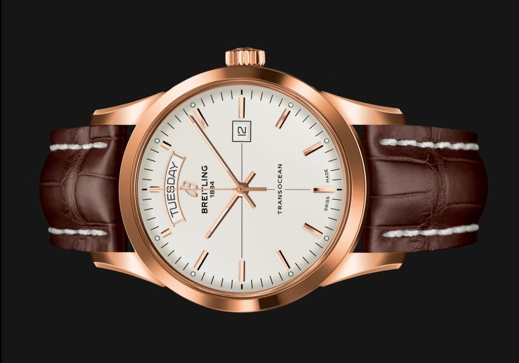The 43mm fake watch is designed for men.